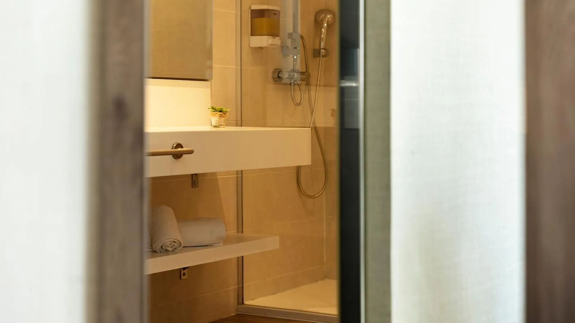 **  Hotel Oasis Barcelona Spain