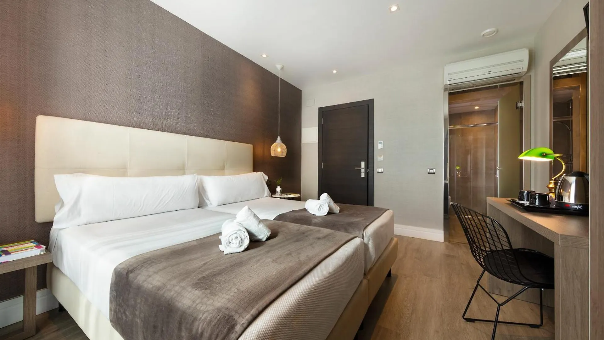 **  Hotel Oasis Barcelona Spain