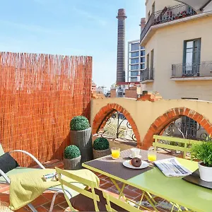 feelathome-center-apartments.topbarcelonahotels.com/